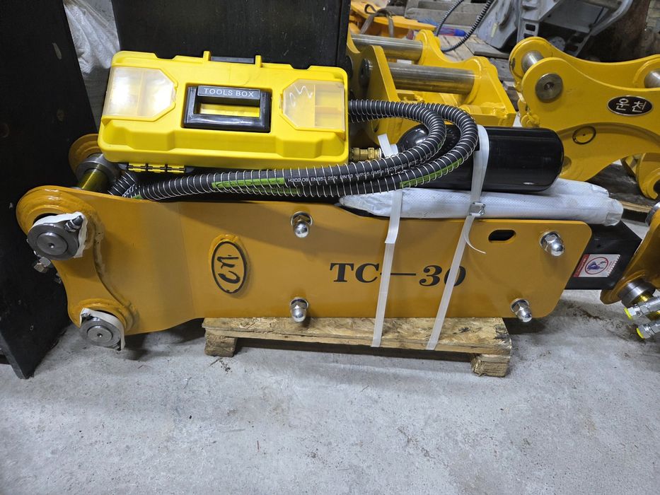 Гидромолот НОВЫЙ продам на мини экскаватор