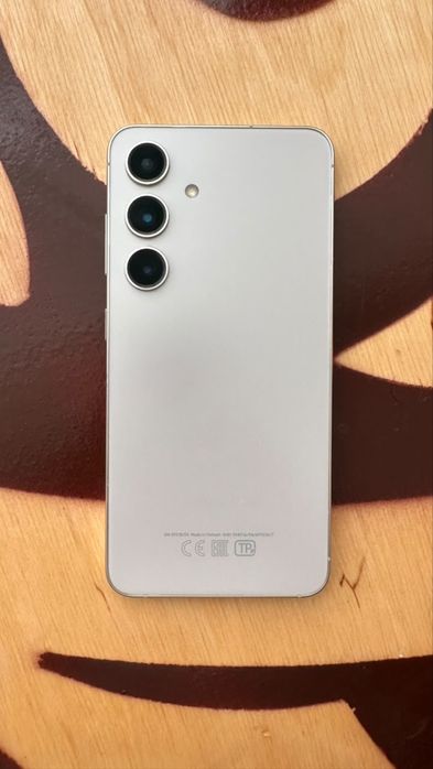Samsung S24 в идеале без коробки