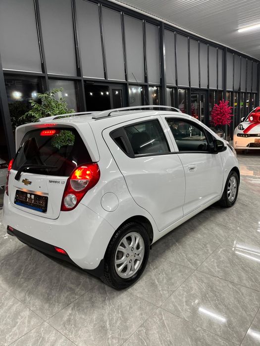 Шевролет Спарк почти новая