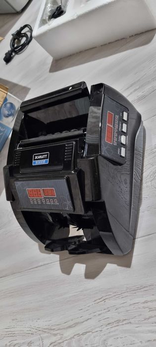 Счётчик банкнот Scarlett 9300S