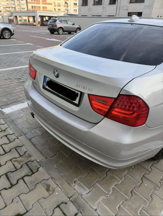BMW E90 318d LCI