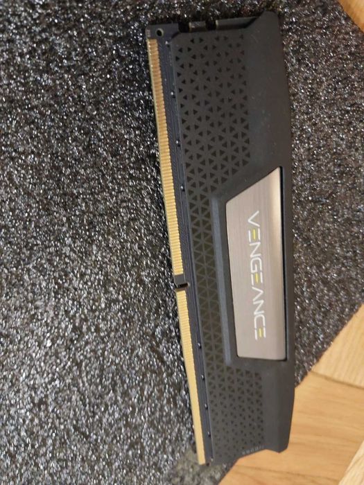 32GB 4800MT/s CL40 - Corsair Vengance DDR5