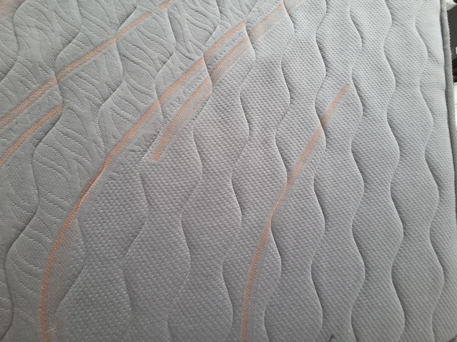 Vand saltea 160 x 200 cm cu arcuri impachetate individual, noua!!!