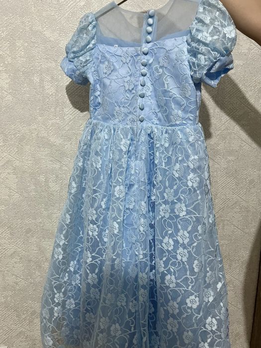 Красивое голубое платье