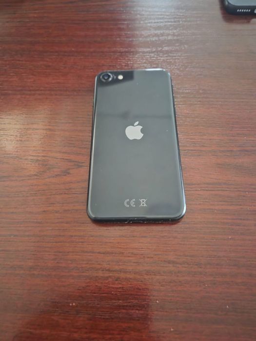 Apple iPhone SE (2020) · Дисплей: 4.7"