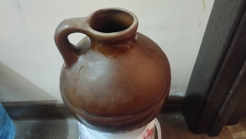 Глиняные горшки, кувшины