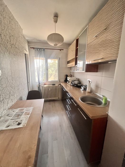 Inchiriez apartament