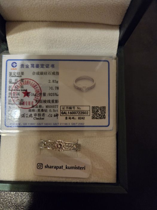 Продается кольцо с муассанитом, серебро 925 пробы.