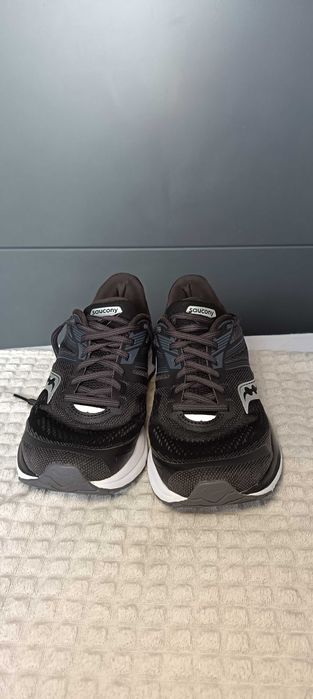 Saucony Omni 19 дамски маратонки размер 39 в черно и бяло