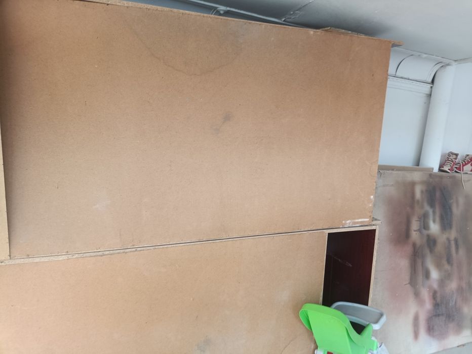 Шкаф и тумбочка сотиладии состояниси яхши