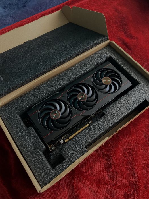 НОВА! Видео карта Sapphire Radeon™ RX 6800 PULSE, 16GB GDDR6, 256-bit