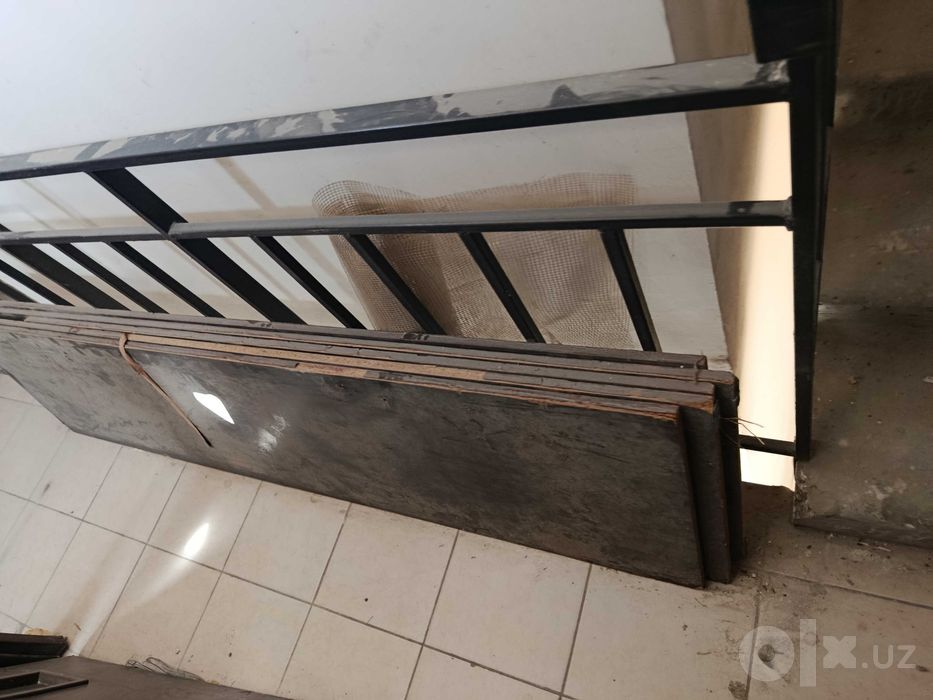 eshiklar bor 7-8 ta