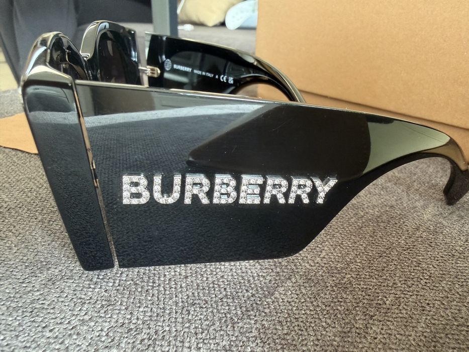 Слънчеви очила Burberry - рядък модел с камъни