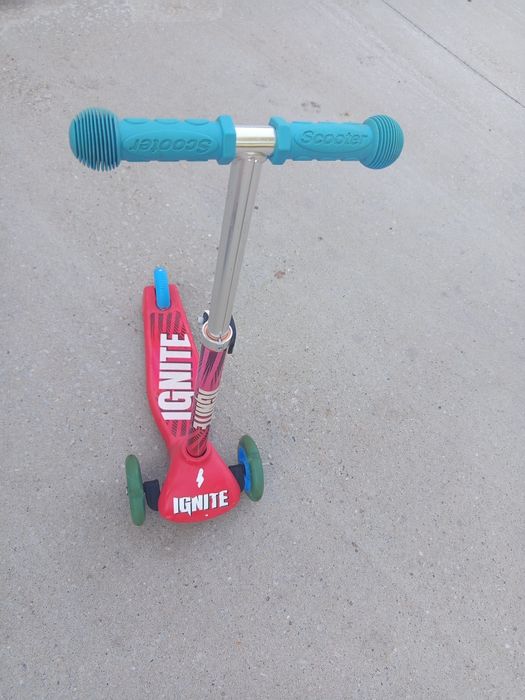 Trotineta 3 roti led copii 3-6 ani