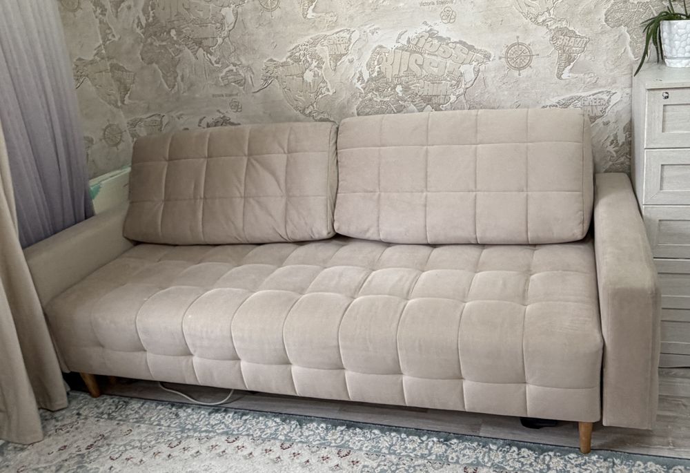 Диван почти новый