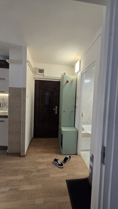 Închiriez garsoniera