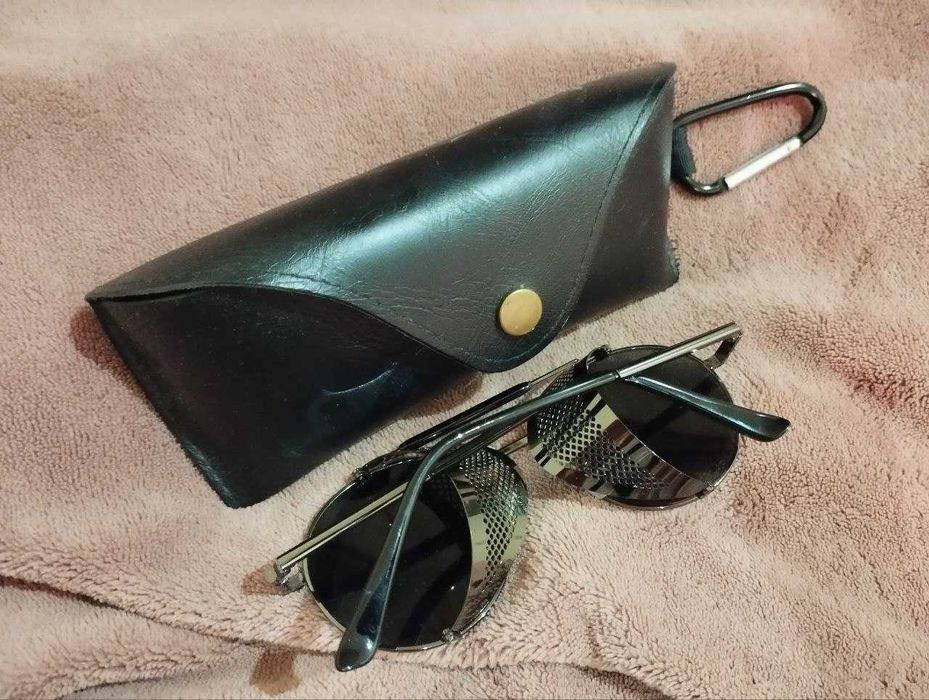 Солнцезащитные очки с заслонками, кожаный чехол в комплекте