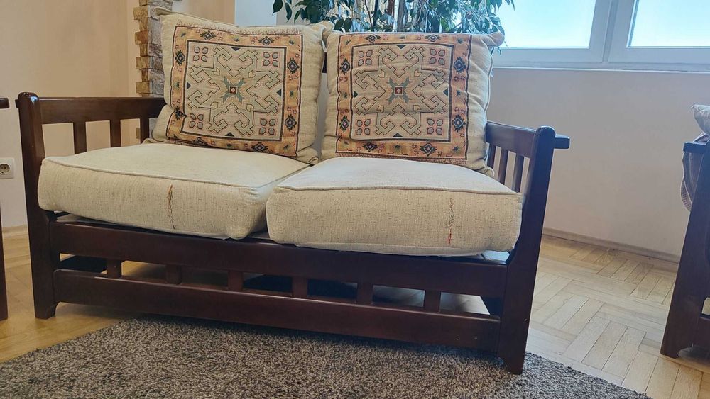 Винтидж италианска холова гарнитура от масивно дърво