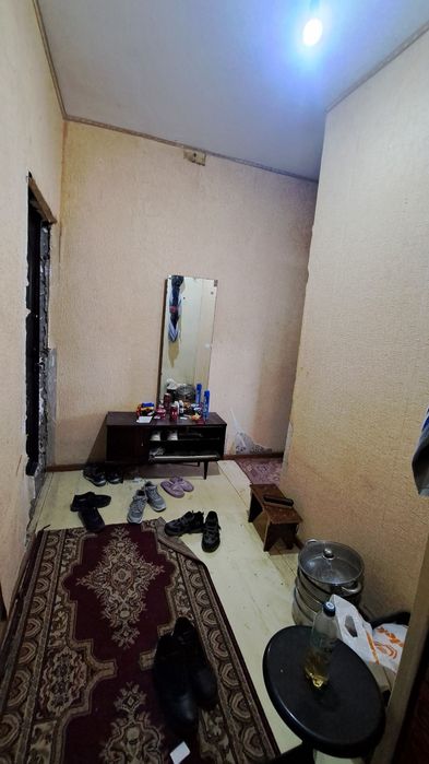 Чирчик шахар 
10-микрораён 
#1-хона 4-этаж 2х3 балкони бор 
Квартир