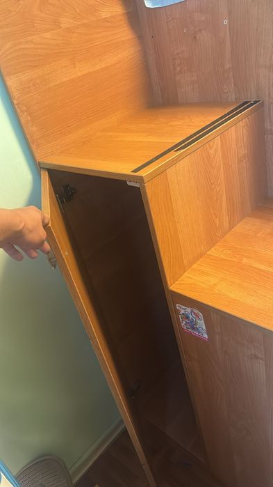 Двухъярусная кровать