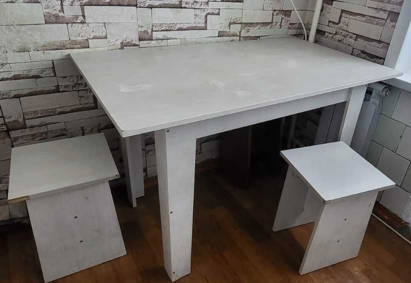 Продам стол и 6 стульев