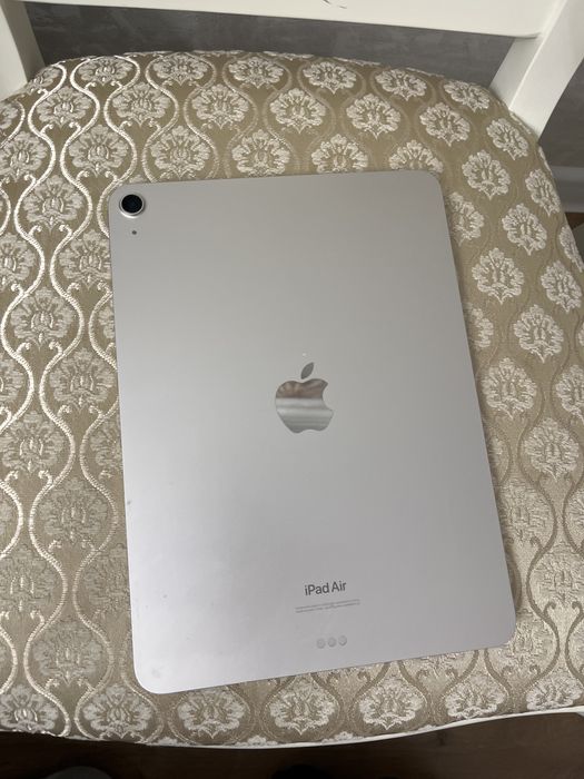 Продаётся б/у айпад срочна!