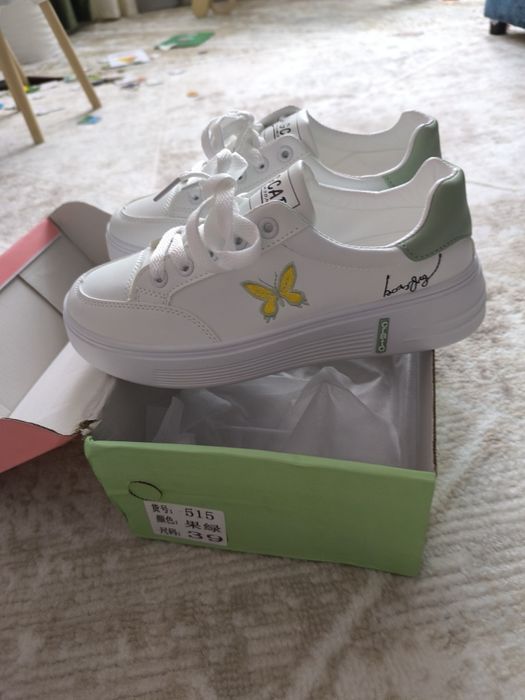 Продам новые кросовки