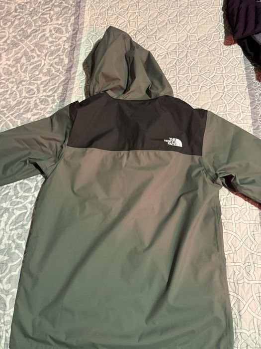 Продавам яке на the north face