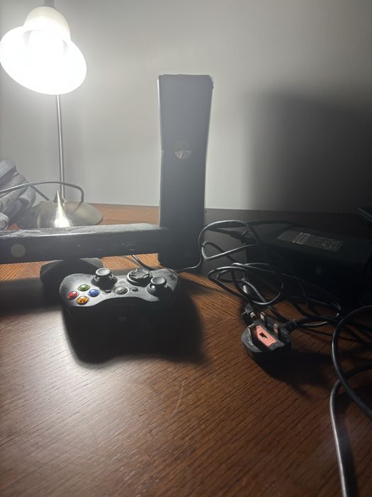 Xbox 360 S, имеются игры