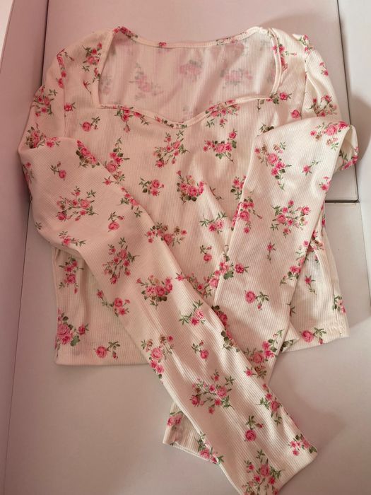 Два броя тънки блузки м размер