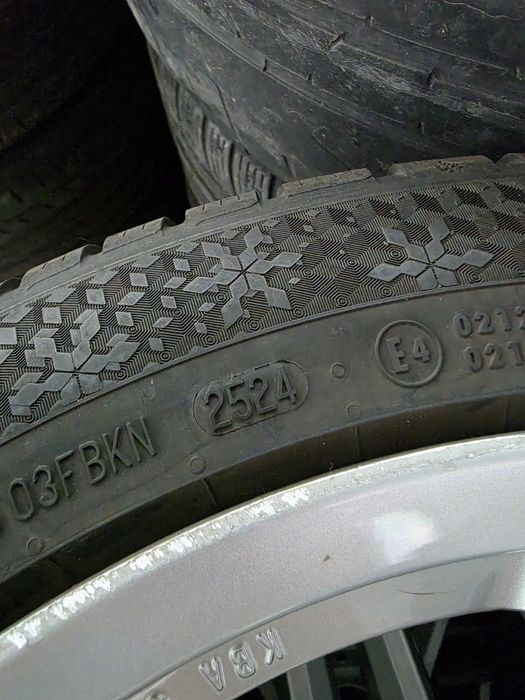4 бр зимни 235/45/18 Continental дот 2024г.
