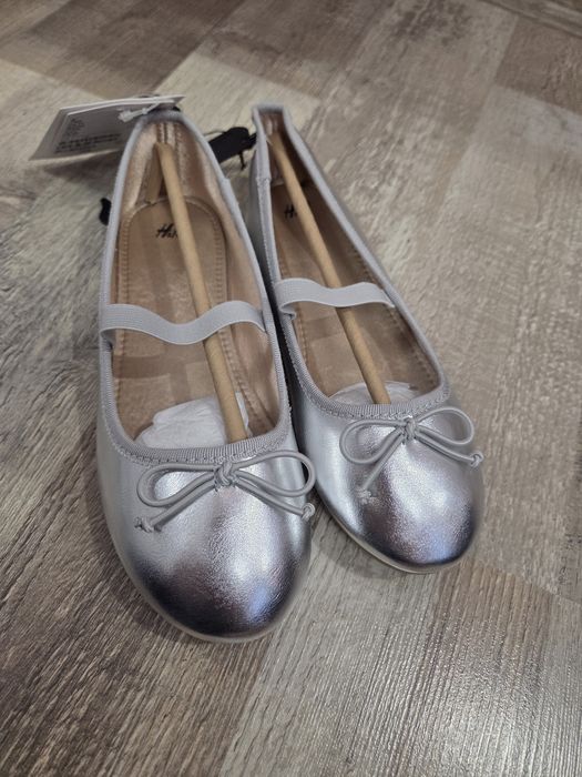 Сребристи балеринки HM