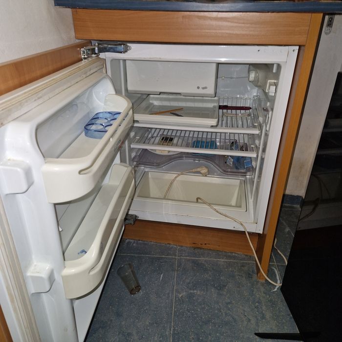 Мини хладилник Аристон