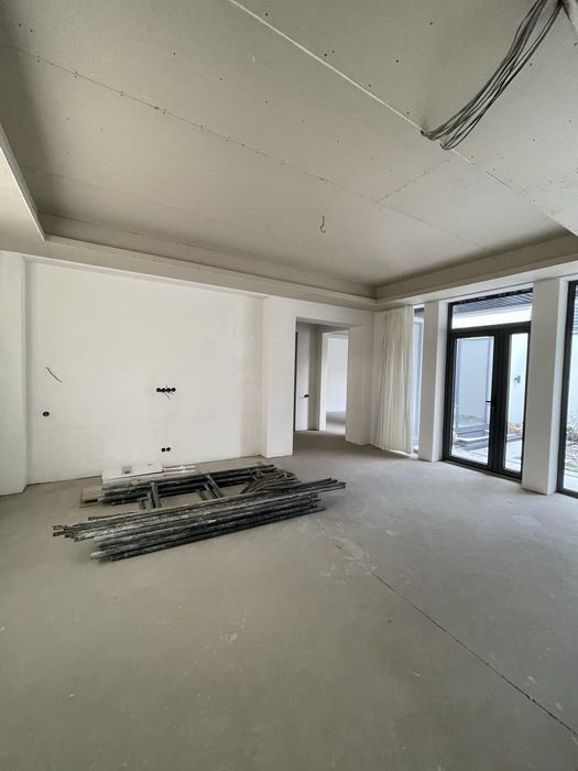 2 etajli uy sotiladi