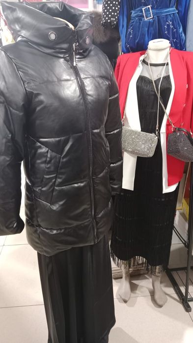 Продам куртки женские новые