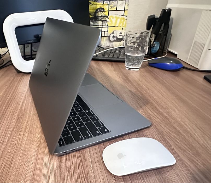 Продам Mac book Air