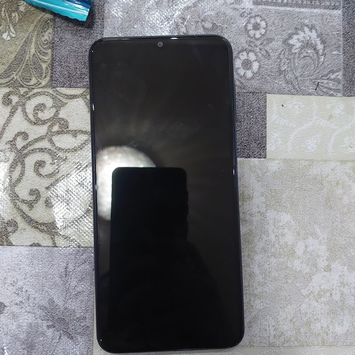 Samsung a 23  8/128 gb olinganiga 1 xafta bulgan