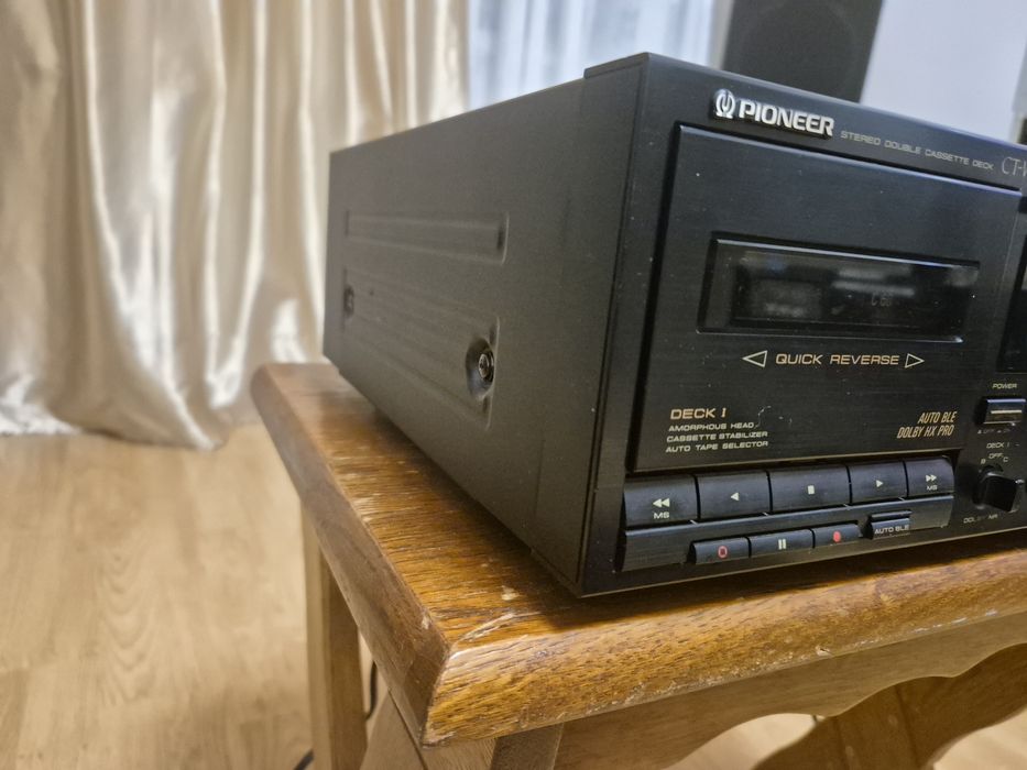 Dublu deck Pioneer cap de serie