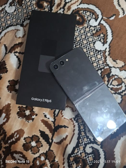 Телефон Самсунг Z Flip 5 Бу 256гб донор