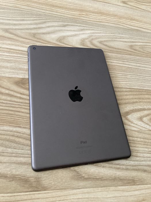 iPad Gen 8 a• 97 % Baterie