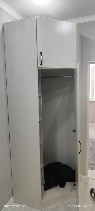 Шкаф тегін берем.