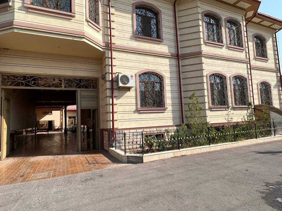 Продаётся трёх этажный дом со всеми удобствами