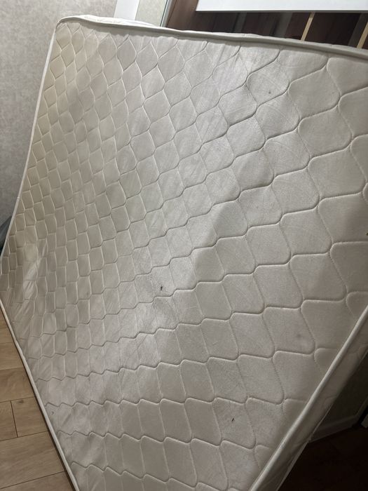 Продается матрас в хорошем состояний