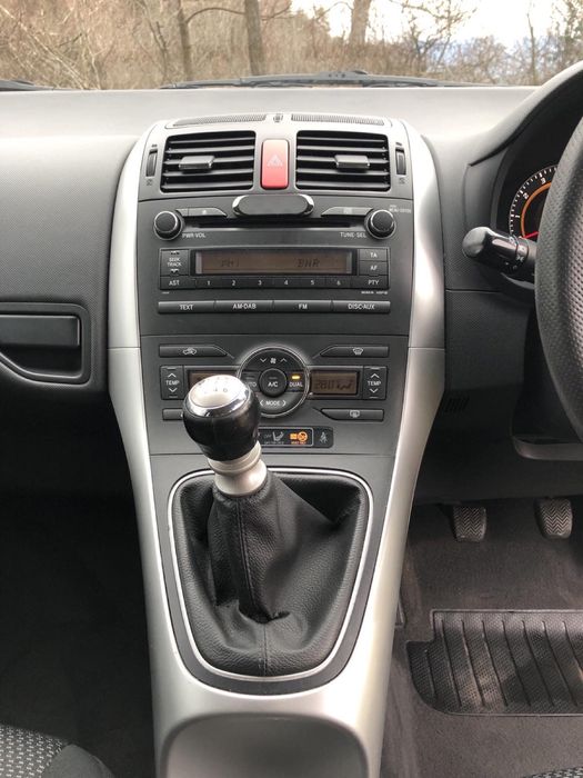 Тойота Аурис//Toyota Auris 1.33vvti 99кс// 2010-2012г