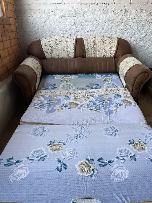 Продаю диван в хорошем состоянии