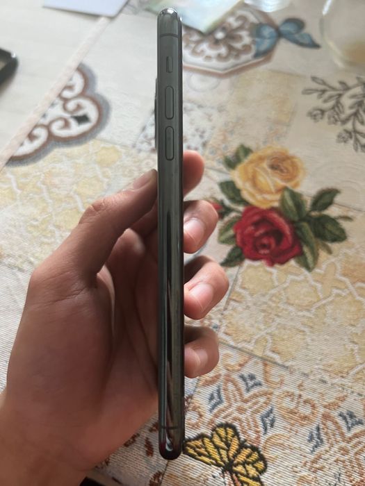Iphone 11 pro max, stare perfecta!(ecranul nu e spart, e doar folia!!)