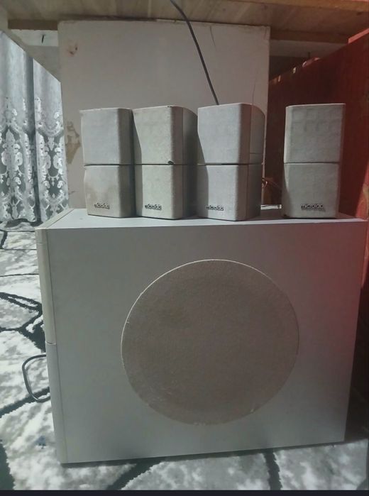 Microlab x8 5.1 sotiladi srocno: 900 000 so’m