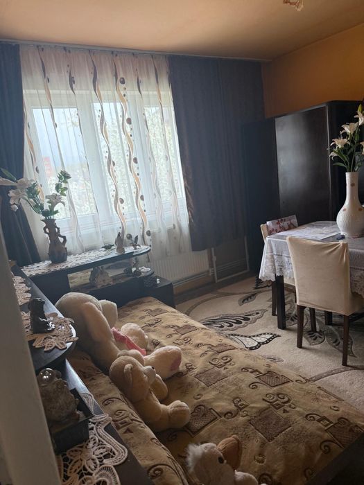 Vand apartament cu 3 camere mobilat