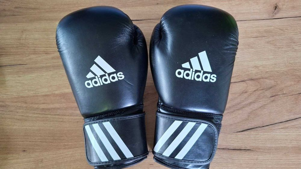 Боксови ръкавици Adidas + бинтове