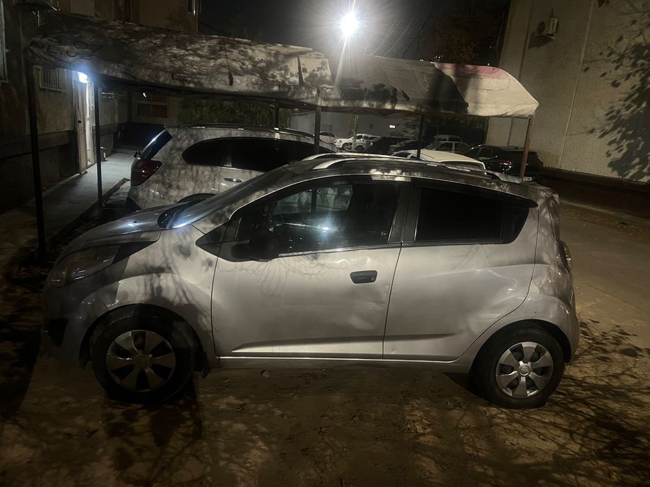 Chevralet spark sotiladi